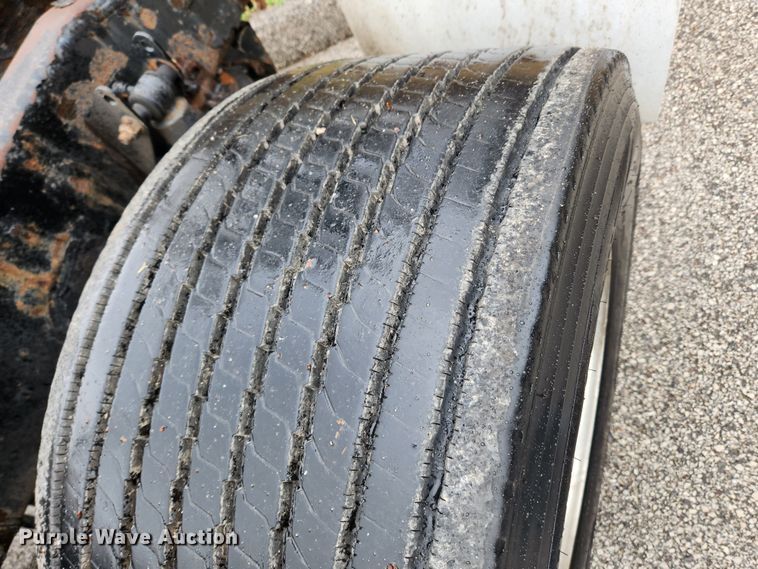 image for item JB9528 2006 Mack CXN Vision  semi truck