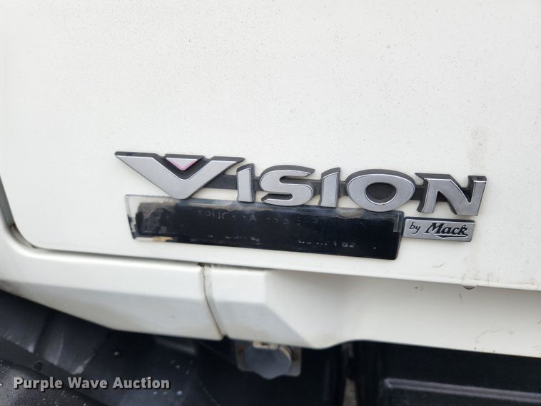 image for item JB9528 2006 Mack CXN Vision  semi truck