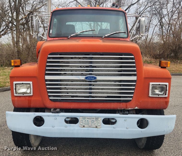 image for item JB9531 1992 Ford L9000  semi truck