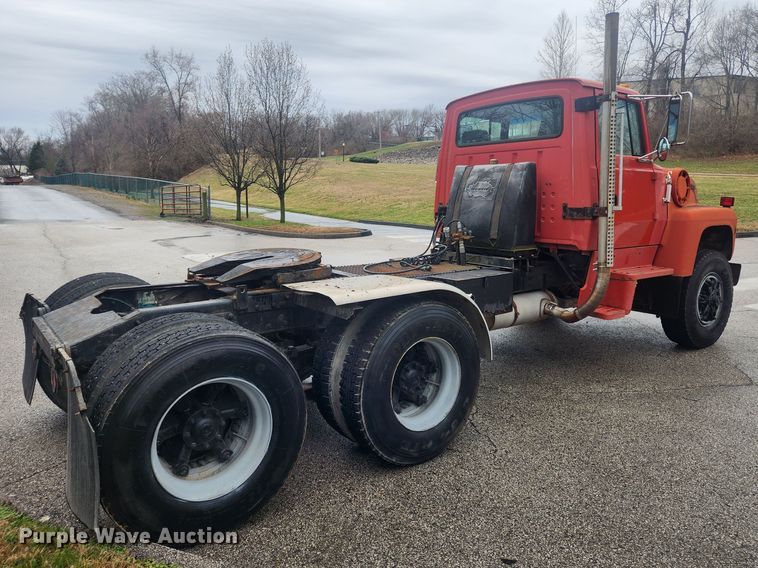 image for item JB9531 1992 Ford L9000  semi truck