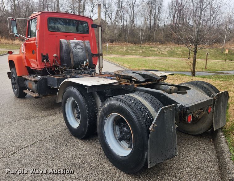 image for item JB9531 1992 Ford L9000  semi truck