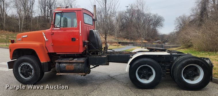 image for item JB9531 1992 Ford L9000  semi truck