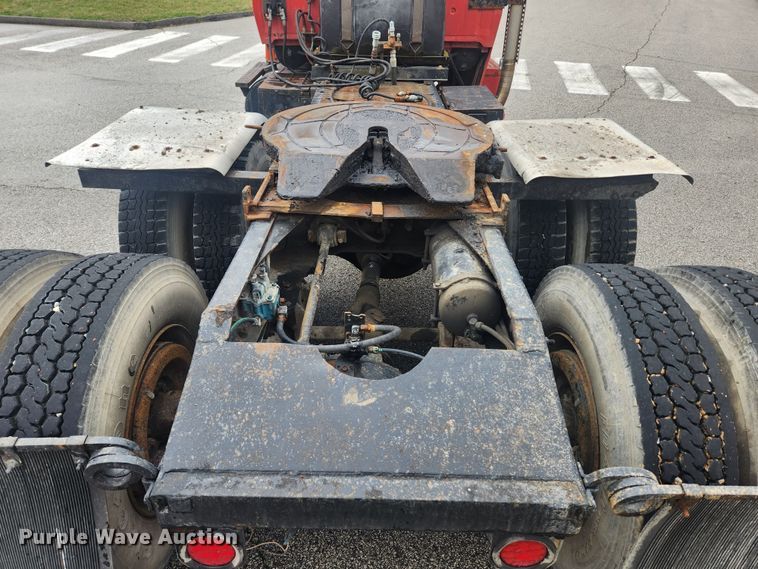 image for item JB9531 1992 Ford L9000  semi truck