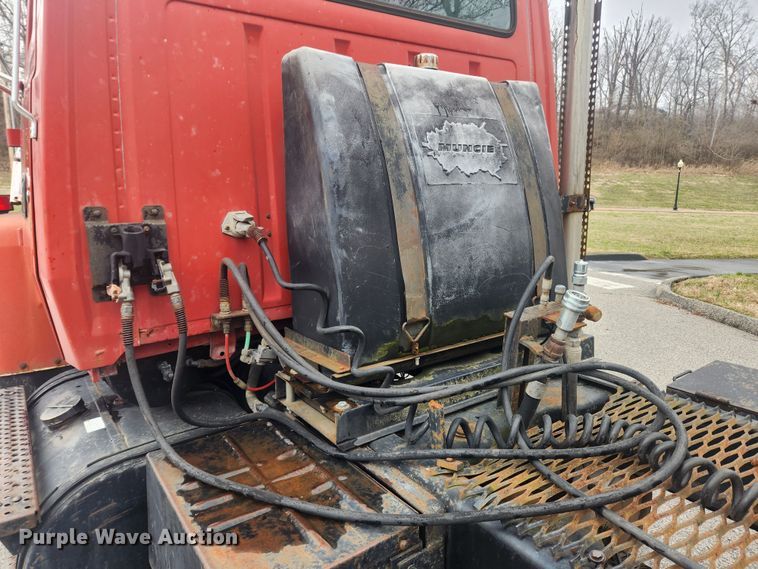 image for item JB9531 1992 Ford L9000  semi truck