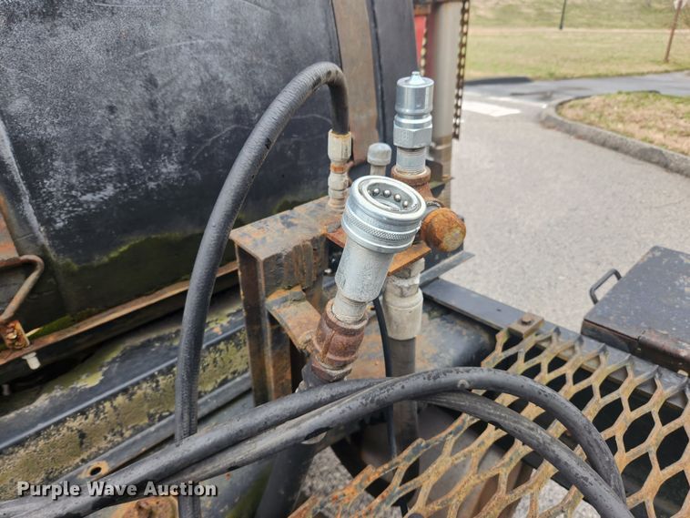 image for item JB9531 1992 Ford L9000  semi truck