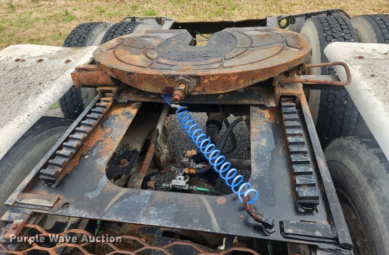 image for item JB9531 1992 Ford L9000  semi truck