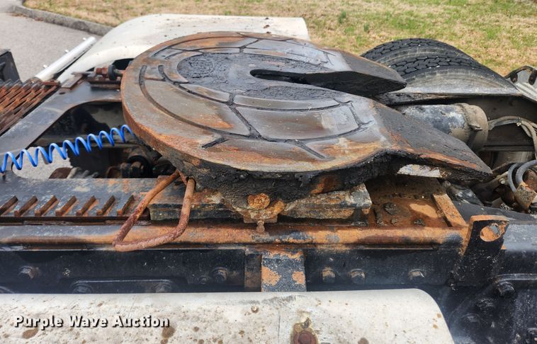 image for item JB9531 1992 Ford L9000  semi truck