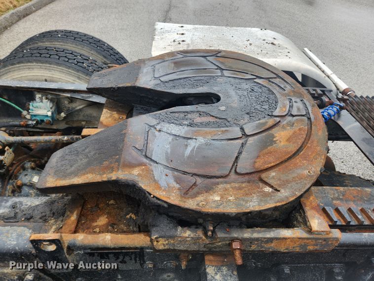 image for item JB9531 1992 Ford L9000  semi truck