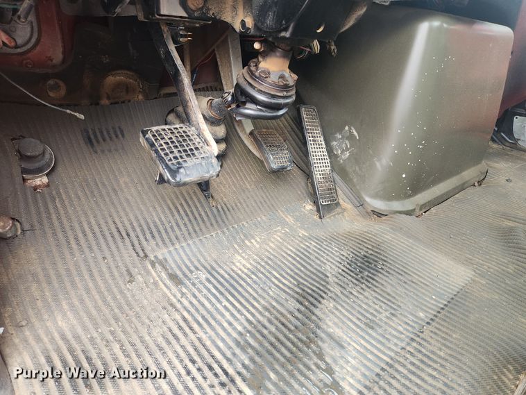 image for item JB9531 1992 Ford L9000  semi truck