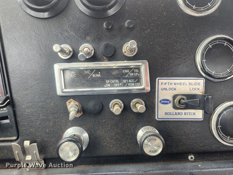 image for item JB9531 1992 Ford L9000  semi truck