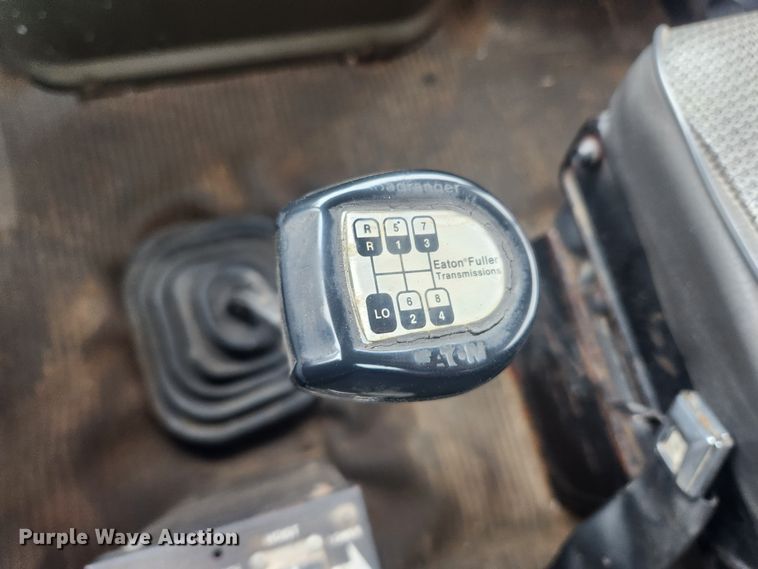 image for item JB9531 1992 Ford L9000  semi truck