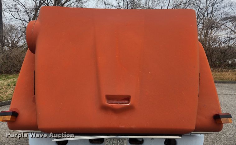 image for item JB9531 1992 Ford L9000  semi truck