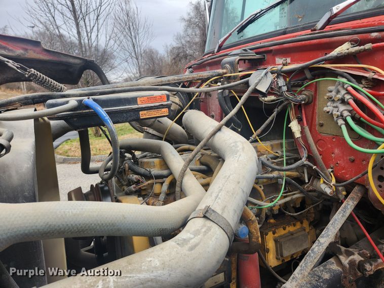 image for item JB9531 1992 Ford L9000  semi truck