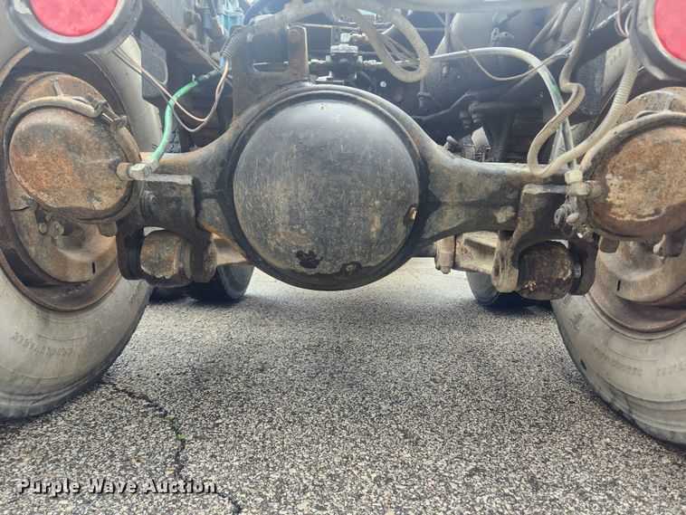 image for item JB9531 1992 Ford L9000  semi truck