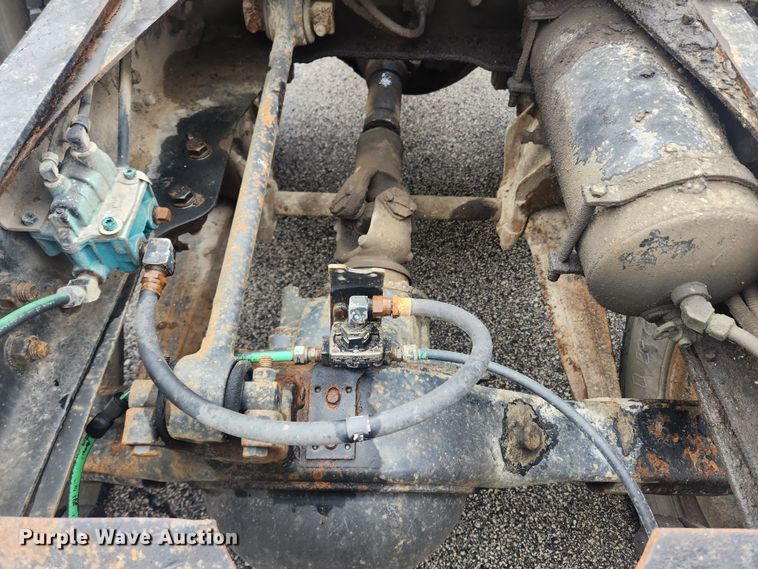 image for item JB9531 1992 Ford L9000  semi truck