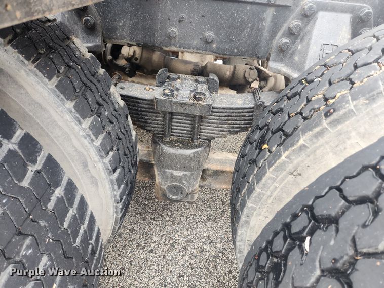 image for item JB9531 1992 Ford L9000  semi truck