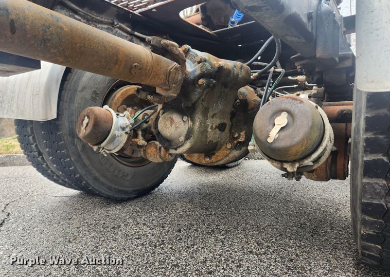 image for item JB9531 1992 Ford L9000  semi truck