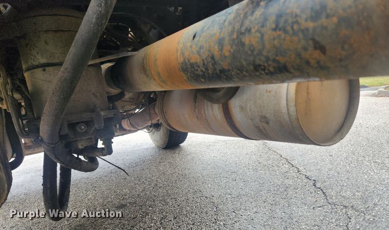 image for item JB9531 1992 Ford L9000  semi truck