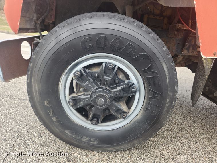 image for item JB9531 1992 Ford L9000  semi truck