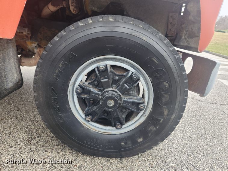 image for item JB9531 1992 Ford L9000  semi truck