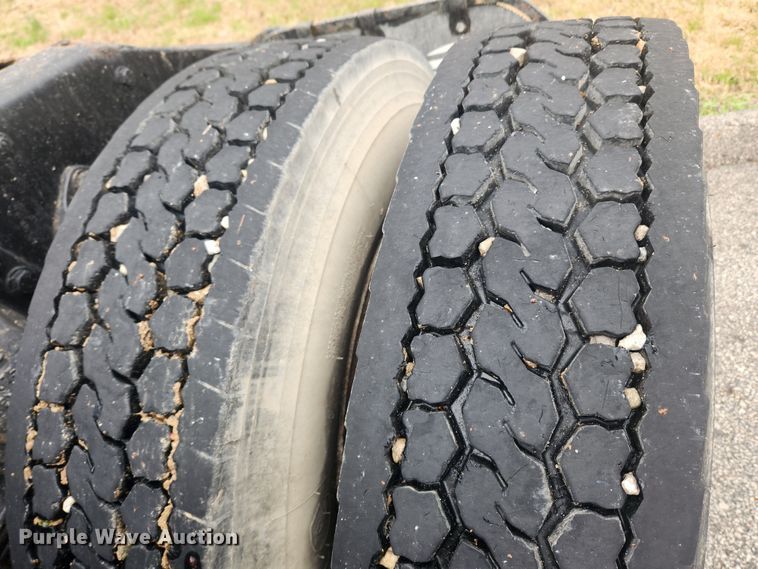 image for item JB9531 1992 Ford L9000  semi truck