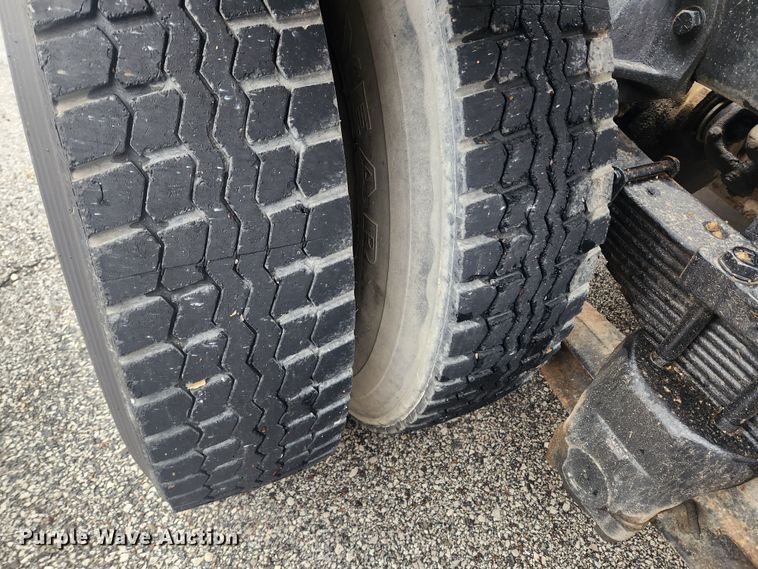 image for item JB9531 1992 Ford L9000  semi truck