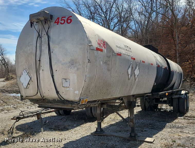image for item JG9371 1971 Fruehauf  tank trailer
