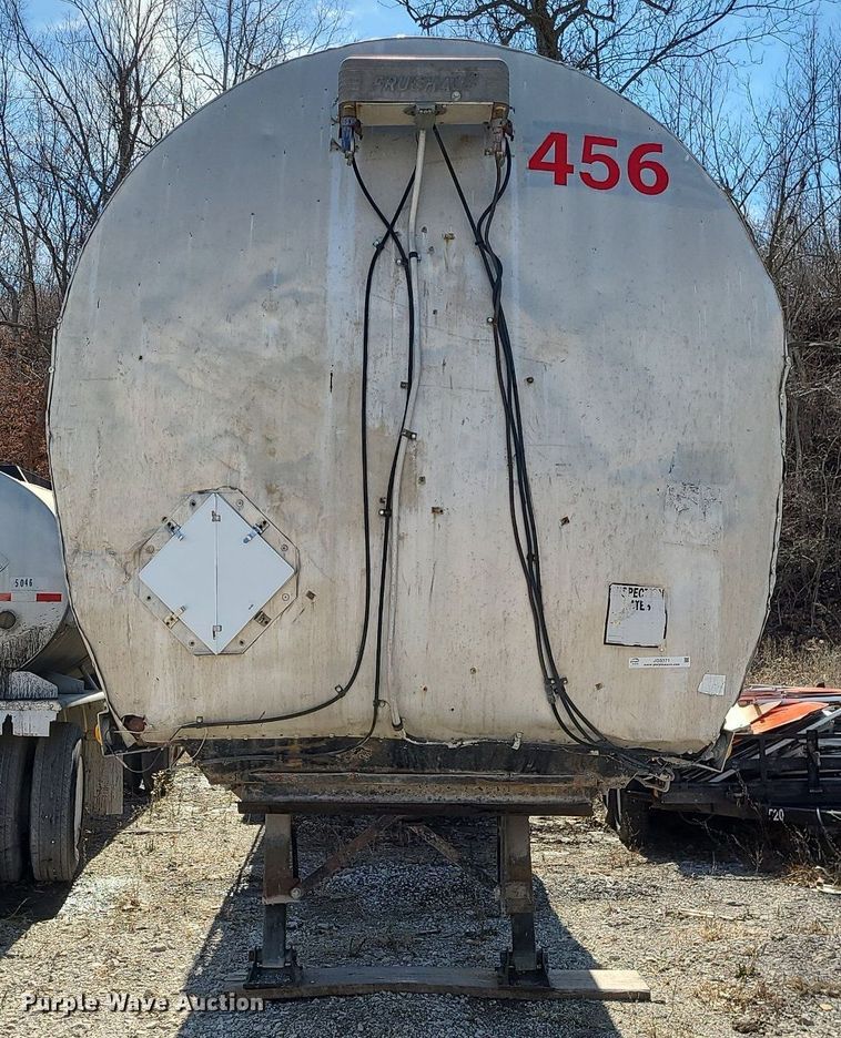 image for item JG9371 1971 Fruehauf  tank trailer