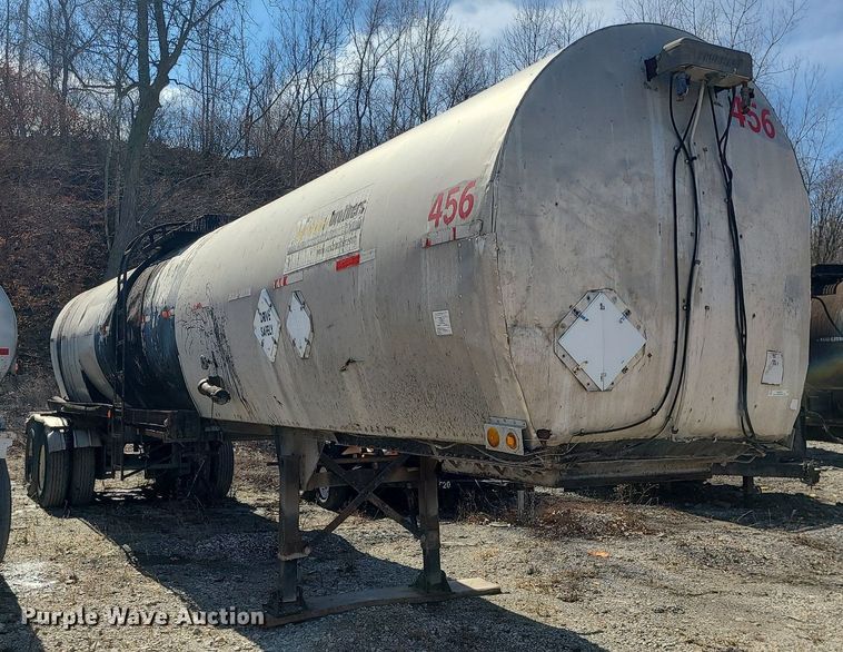 image for item JG9371 1971 Fruehauf  tank trailer