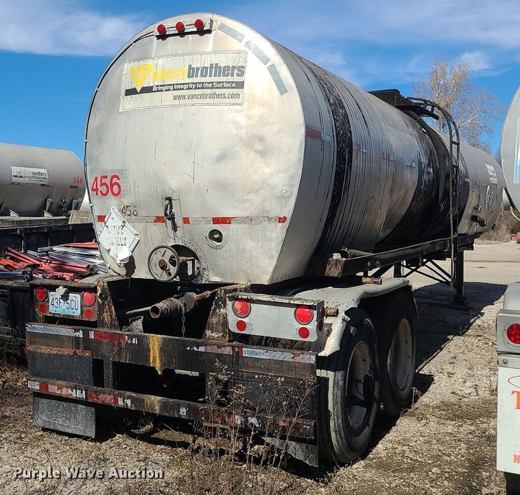 image for item JG9371 1971 Fruehauf  tank trailer