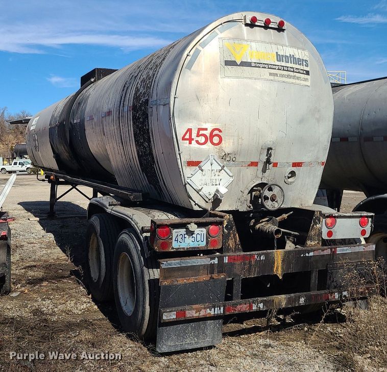 image for item JG9371 1971 Fruehauf  tank trailer