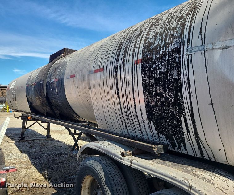 image for item JG9371 1971 Fruehauf  tank trailer