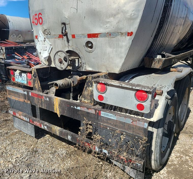 image for item JG9371 1971 Fruehauf  tank trailer