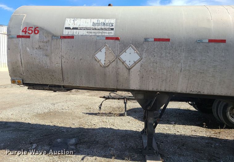 image for item JG9371 1971 Fruehauf  tank trailer