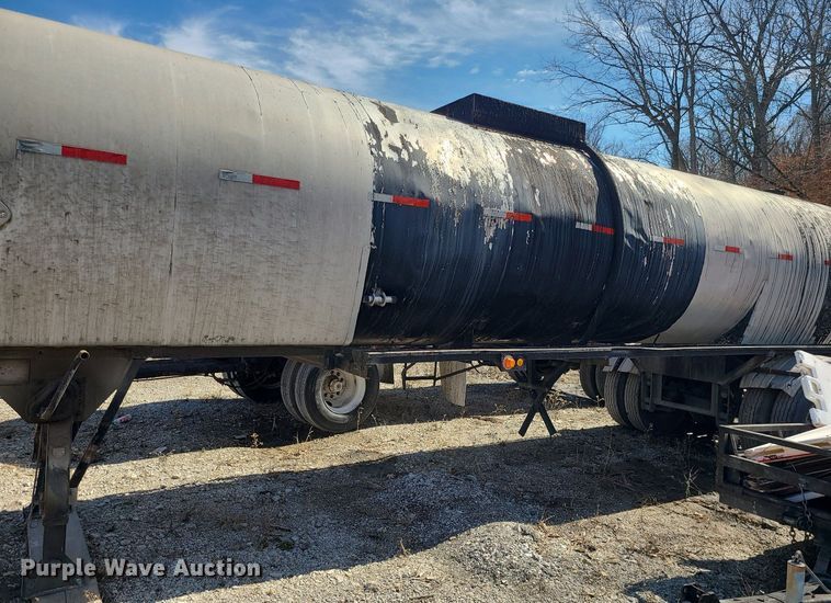 image for item JG9371 1971 Fruehauf  tank trailer