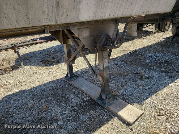 image for item JG9371 1971 Fruehauf  tank trailer