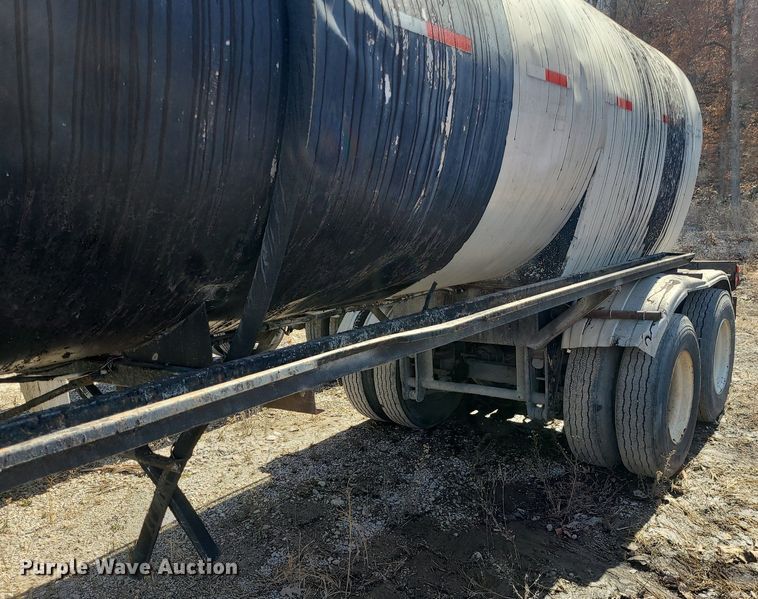 image for item JG9371 1971 Fruehauf  tank trailer