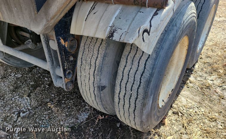 image for item JG9371 1971 Fruehauf  tank trailer