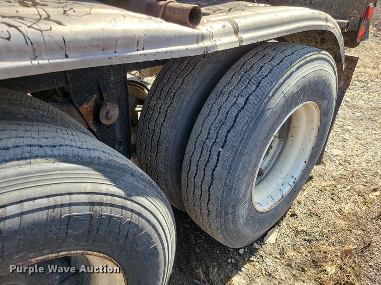 image for item JG9371 1971 Fruehauf  tank trailer