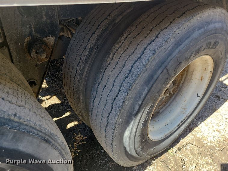 image for item JG9371 1971 Fruehauf  tank trailer