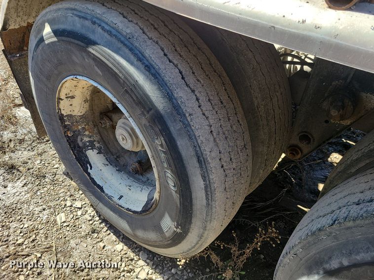 image for item JG9371 1971 Fruehauf  tank trailer