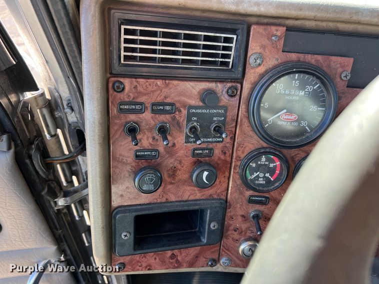 image for item KR9556 2007 Peterbilt 335  truck cab and chassis