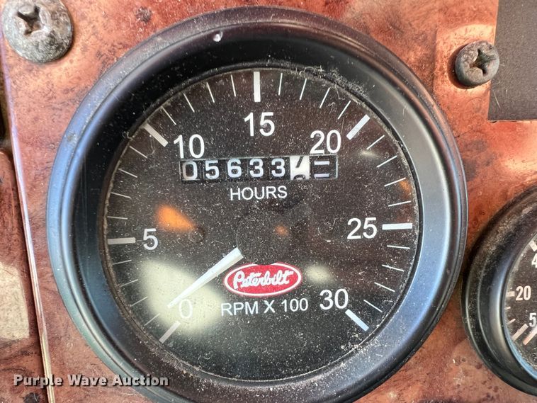 image for item KR9556 2007 Peterbilt 335  truck cab and chassis