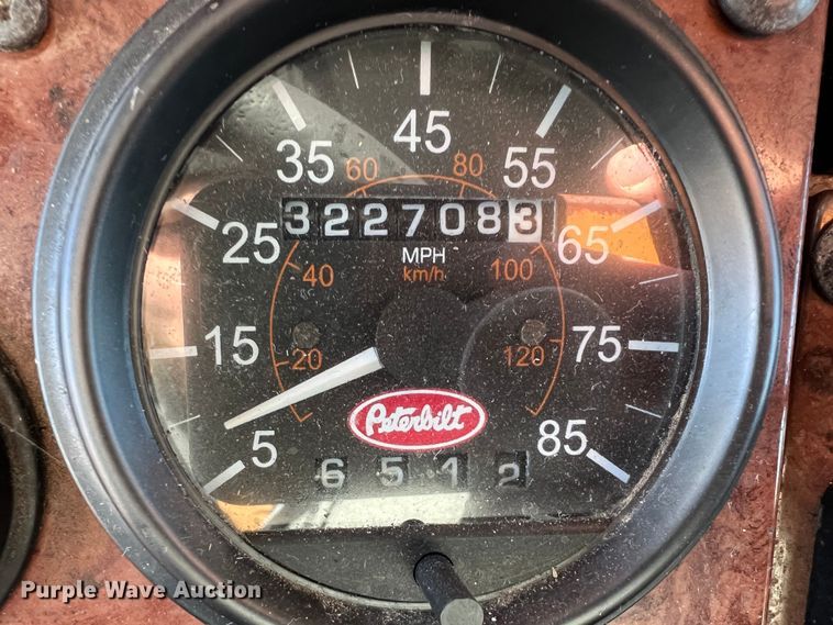 image for item KR9556 2007 Peterbilt 335  truck cab and chassis