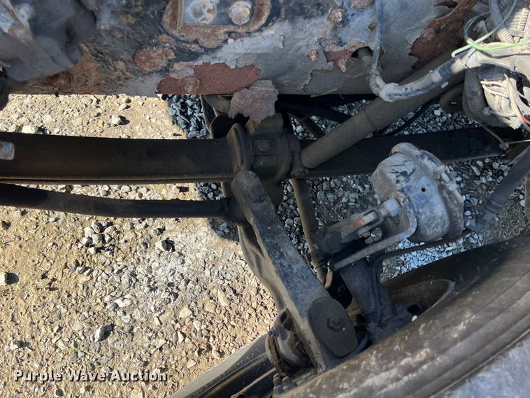 image for item KR9556 2007 Peterbilt 335  truck cab and chassis