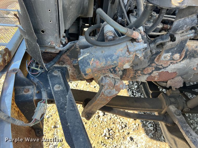 image for item KR9556 2007 Peterbilt 335  truck cab and chassis