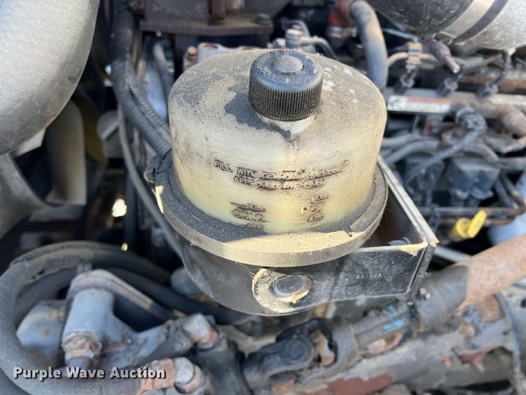 image for item KR9556 2007 Peterbilt 335  truck cab and chassis