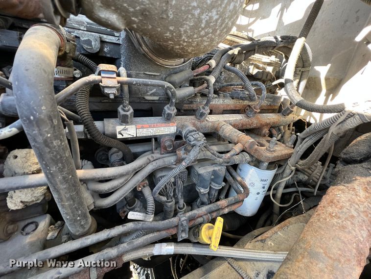 image for item KR9556 2007 Peterbilt 335  truck cab and chassis