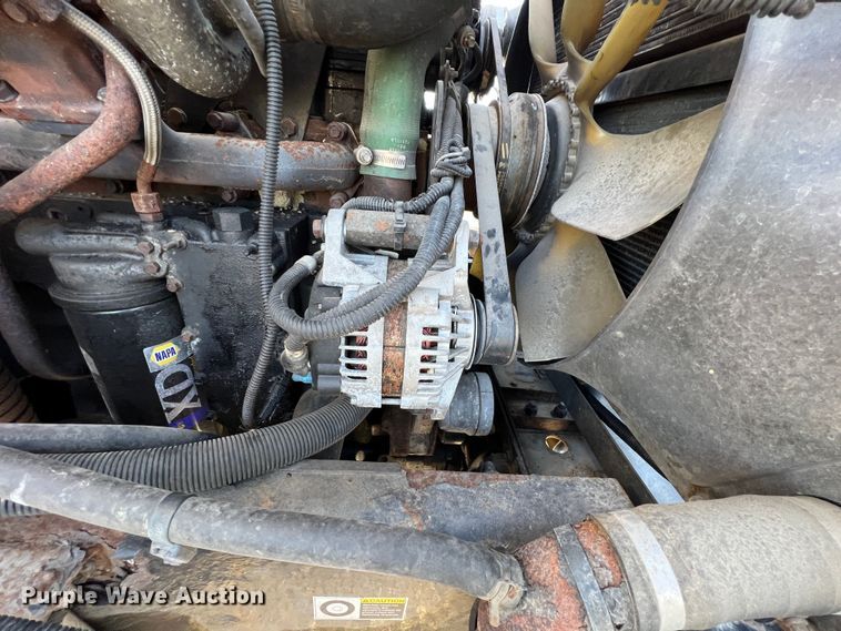 image for item KR9556 2007 Peterbilt 335  truck cab and chassis