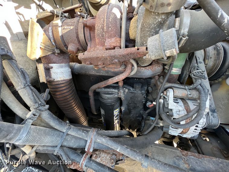 image for item KR9556 2007 Peterbilt 335  truck cab and chassis